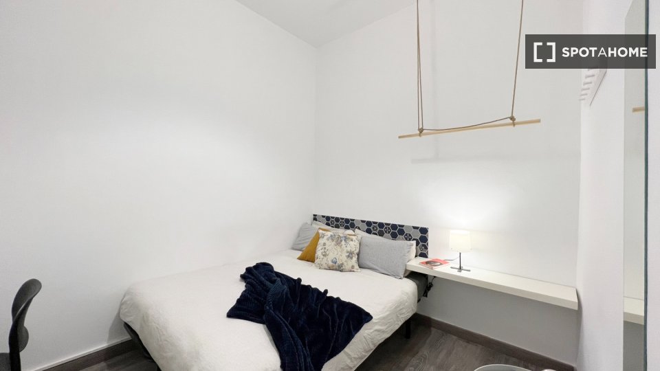 Double room Madrid, 6 beds, 100m² — photo 8