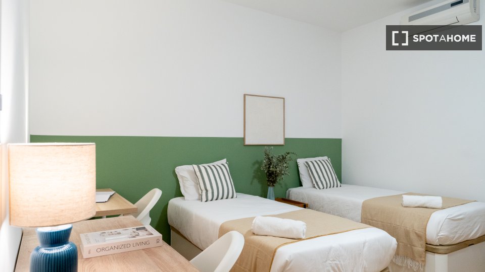 Double room Madrid, 4 beds — photo 13