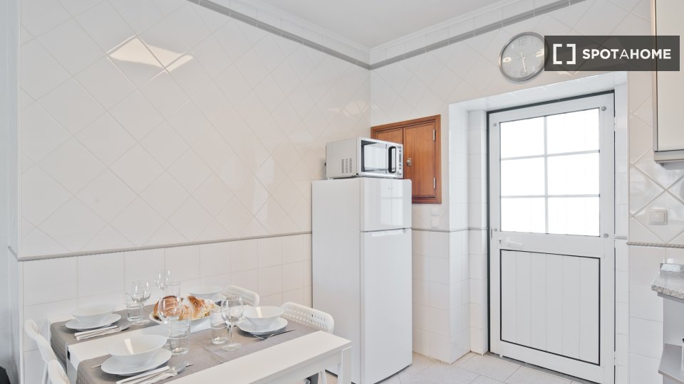 Apartment Lisbon, 2 beds, 50m² — photo 17