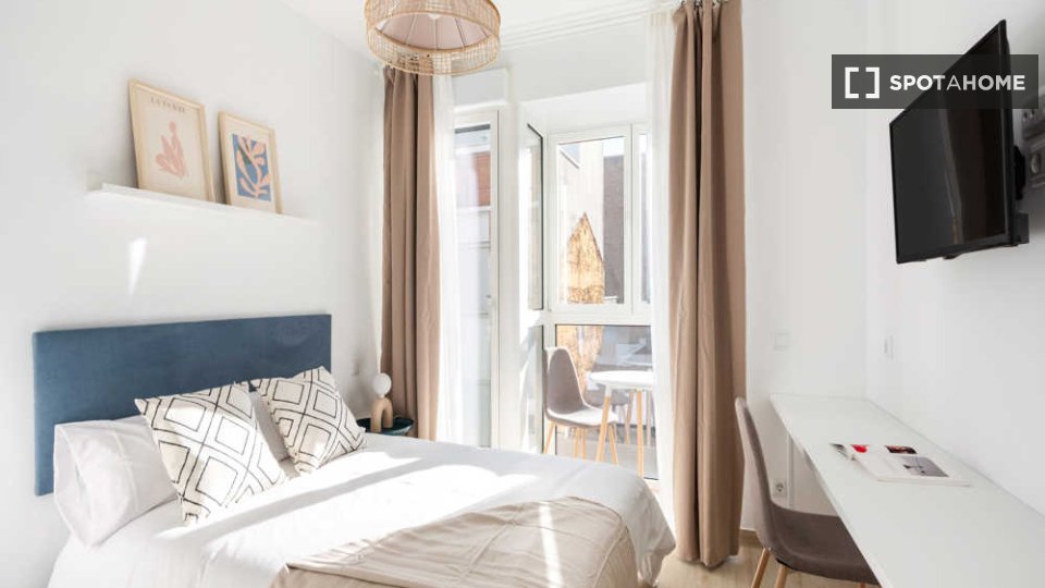 Double room Madrid, 12 beds — photo 23
