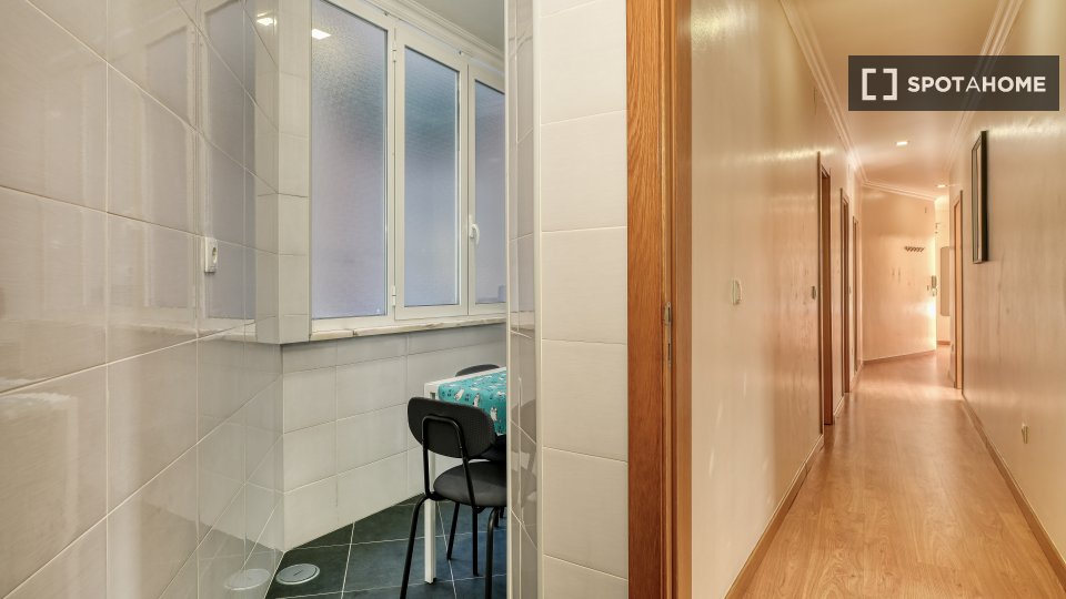 Double room Lisbon, 4 beds — photo 6