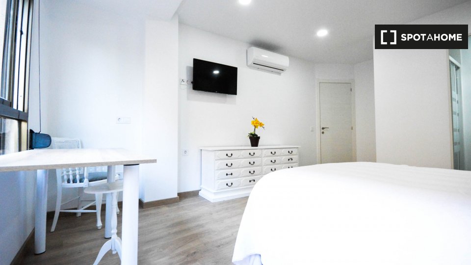 Double room Valencia, 5 beds — photo 11