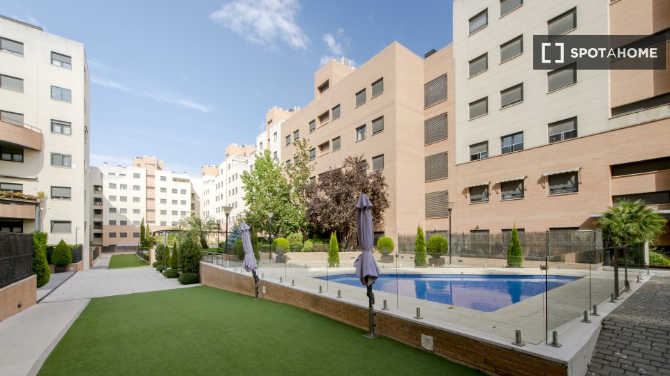 Double room Madrid, 8 beds — photo 15