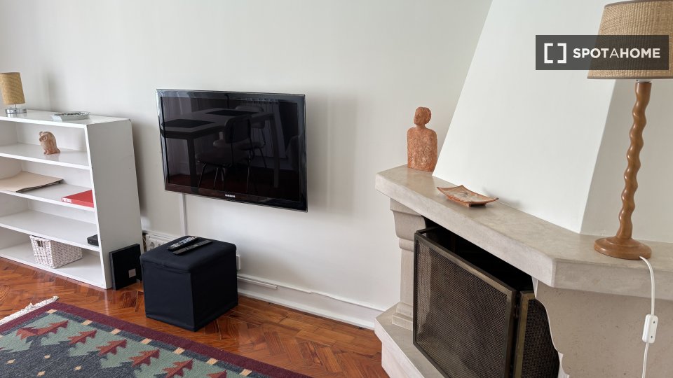 Apartment Lisbon, 1 bed, 77m² — photo 8