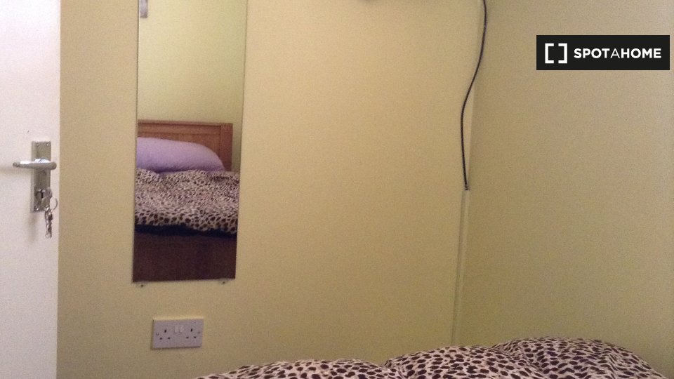 Double room London, 1 bed — photo 1