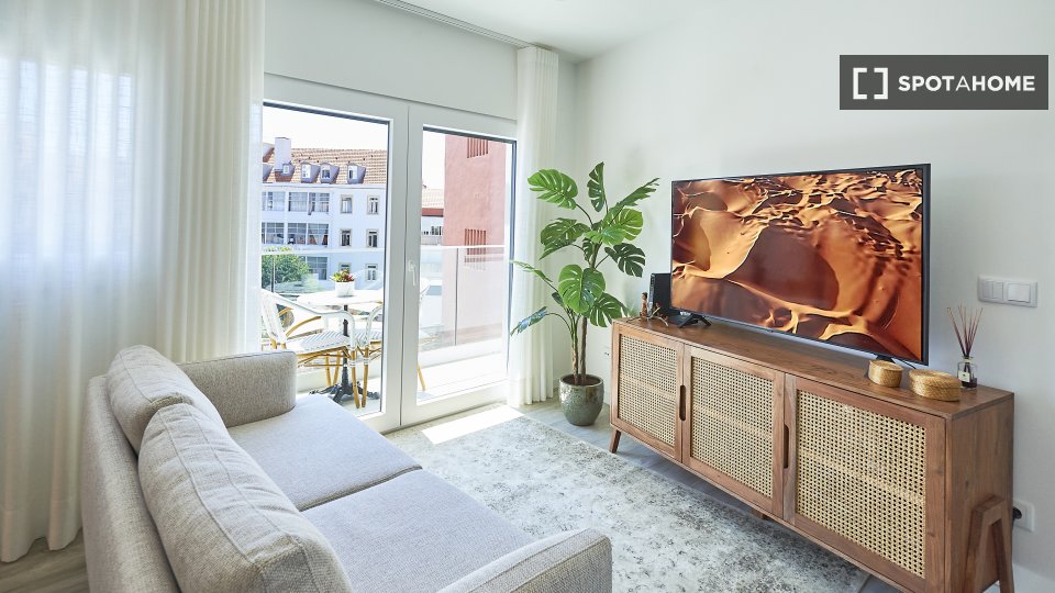 Apartment Lisbon, 2 beds, 61m² — photo 3