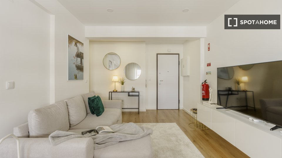 Apartment Lisbon, 2 beds — photo 15