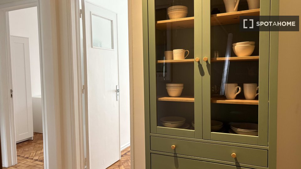 Double room Lisbon, 3 beds, 60m² — photo 10