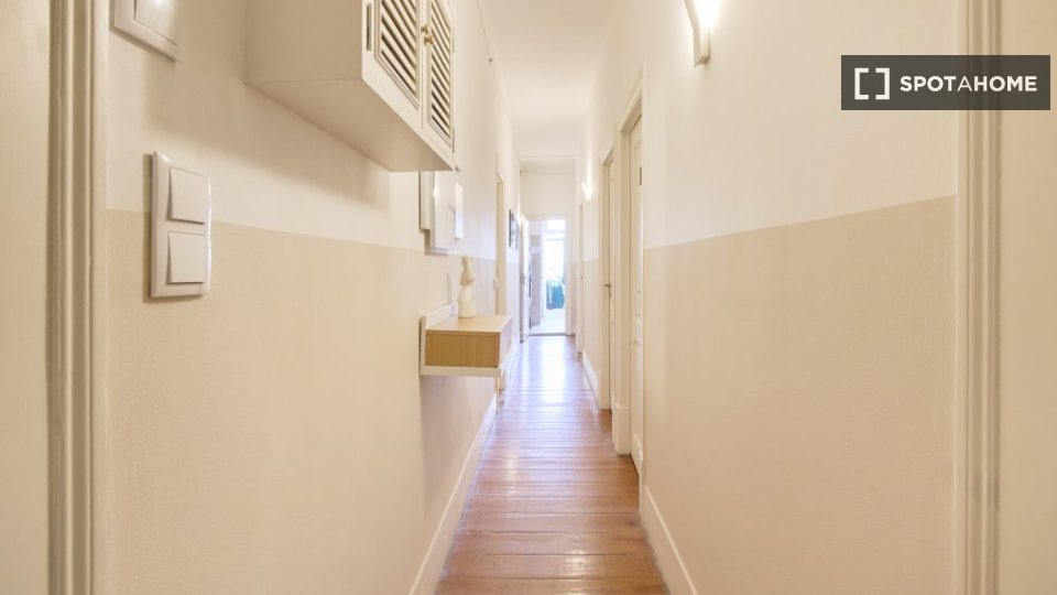 Double room Lisbon, 6 beds — photo 19