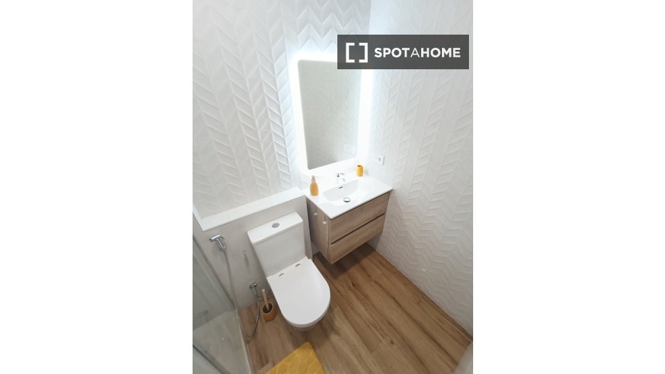Double room Valencia, 1 bed, 155m² — photo 9