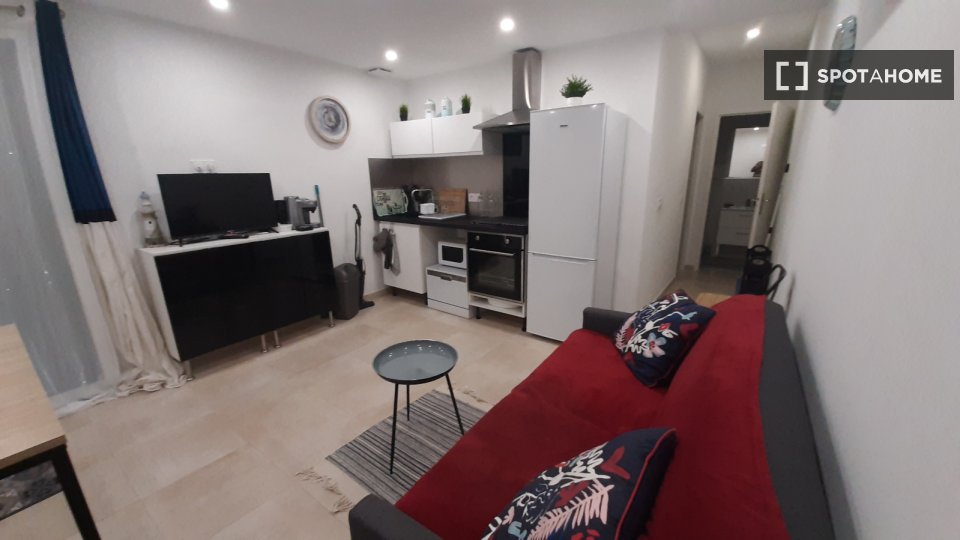 Apartment Montpellier, 1 bed — photo 1