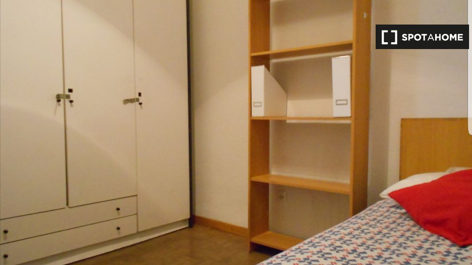 Double room Madrid, 7 beds, 125m² — photo 3
