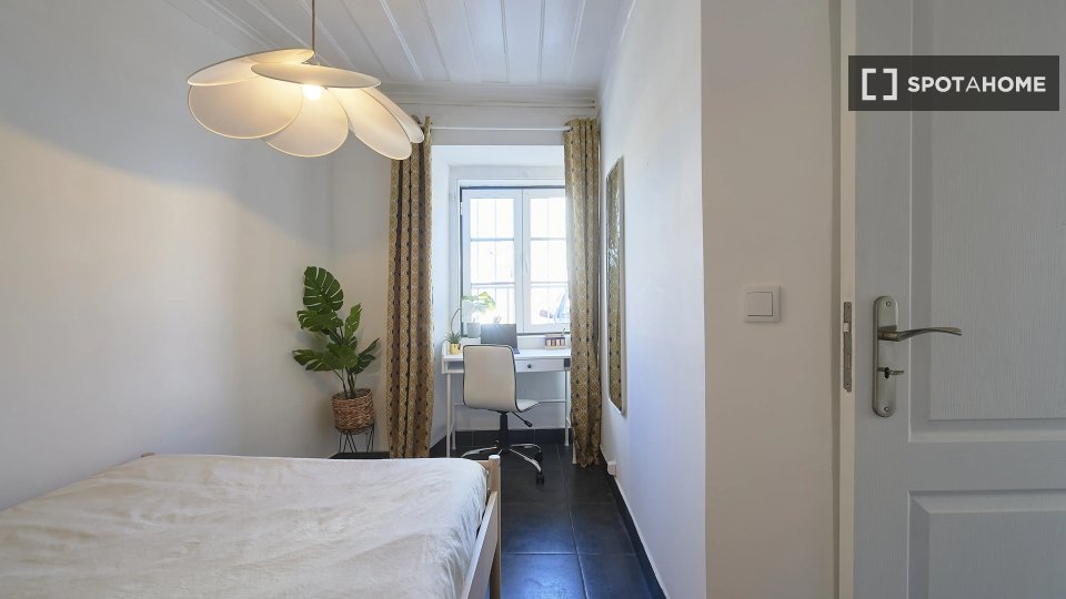 Double room Lisbon, 13 beds — photo 2