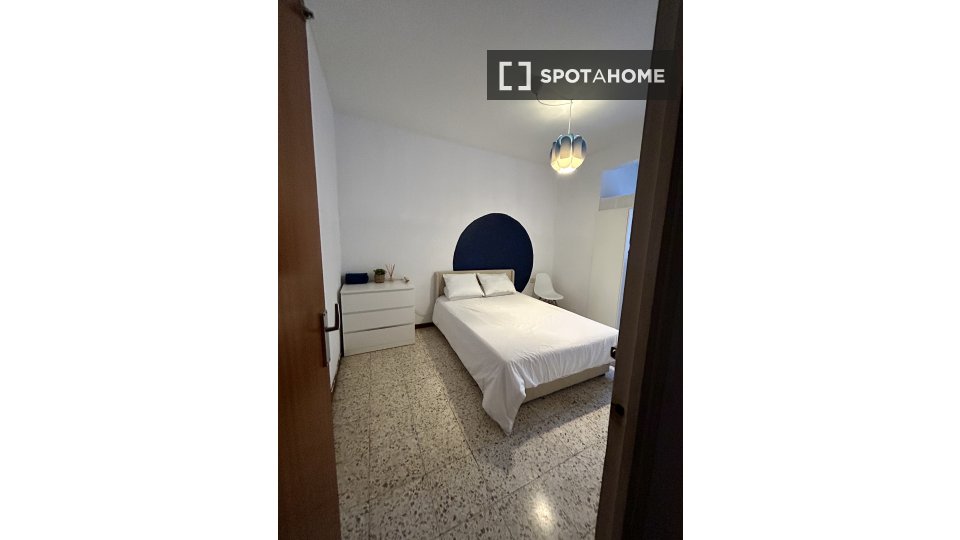 Double room Barcelona, 2 beds, 65m² — photo 1