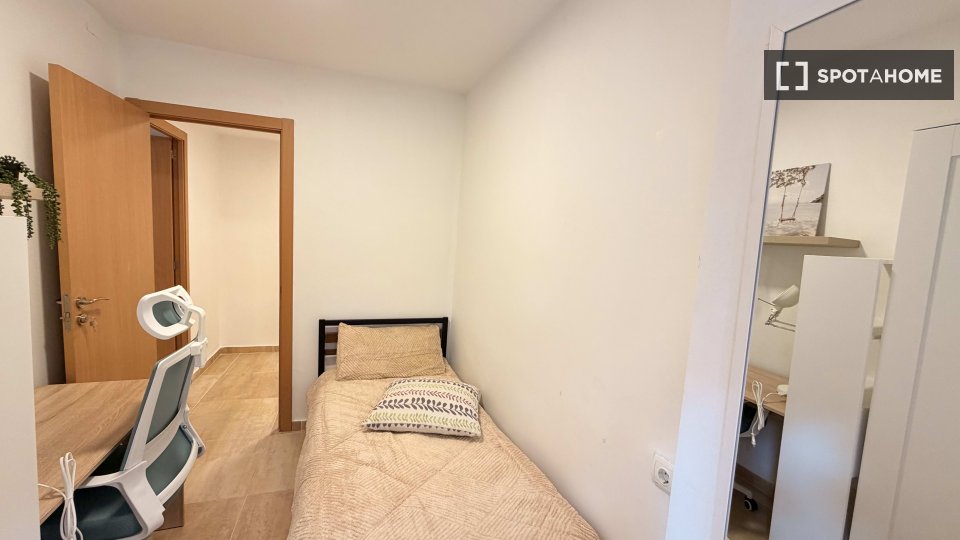 Habitación en piso compartido en alquiler en Torrent, Valencia.