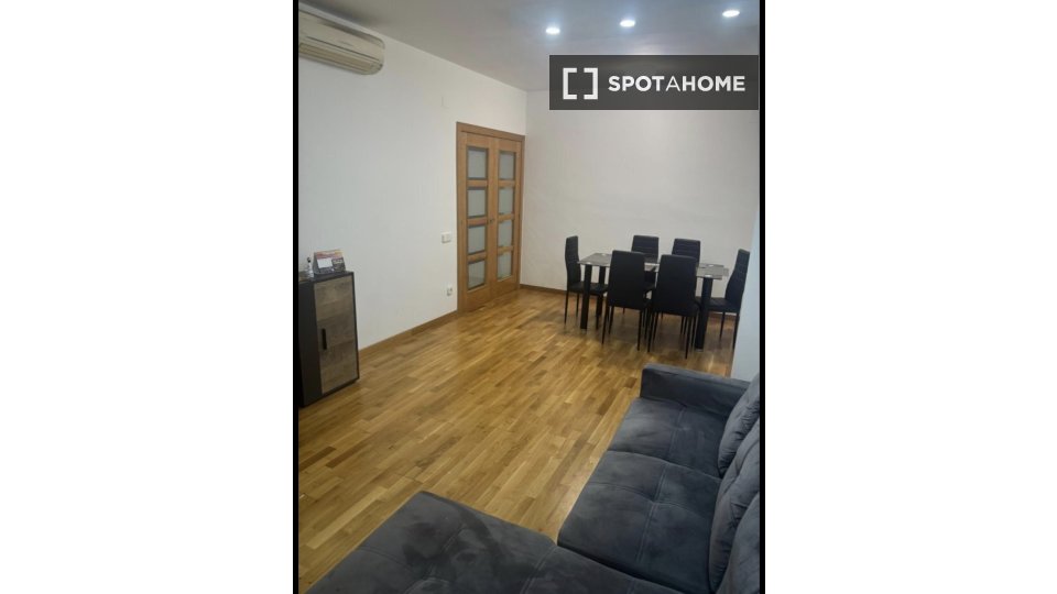 Double room Barcelona, 3 beds, 120m² — photo 11