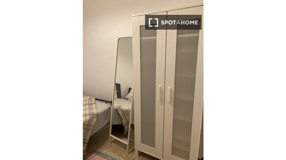 Double room Barcelona, 3 beds, 90m² — photo 5