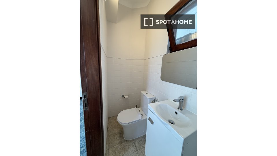 Double room Lisbon, 4 beds, 124m² — photo 19