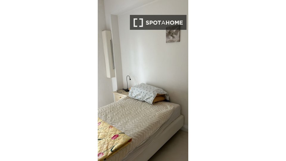 Double room Bologna, 3 beds — photo 15