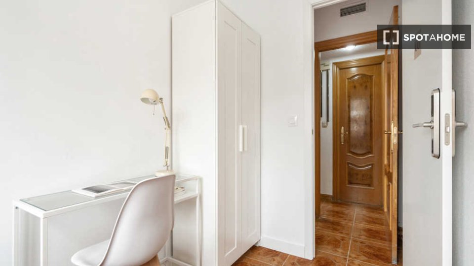 Double room Madrid, 6 beds — photo 32