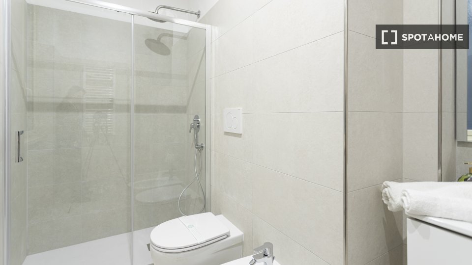 Appartamento con 2 camere da letto in affitto a Medaglie d'Oro, Roma - a Roma