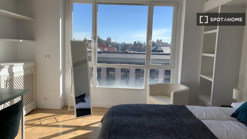 Double room Madrid, 6 beds — photo 8
