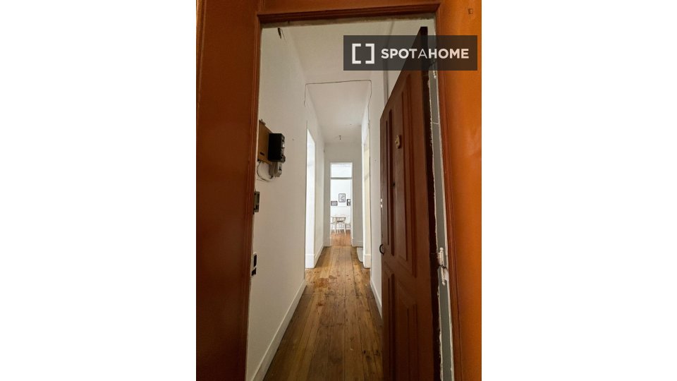 Apartment Lisbon, 2 beds, 75m² — photo 5
