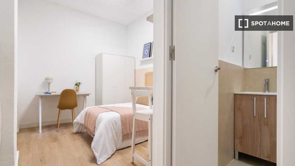 Double room Madrid, 12 beds — photo 4