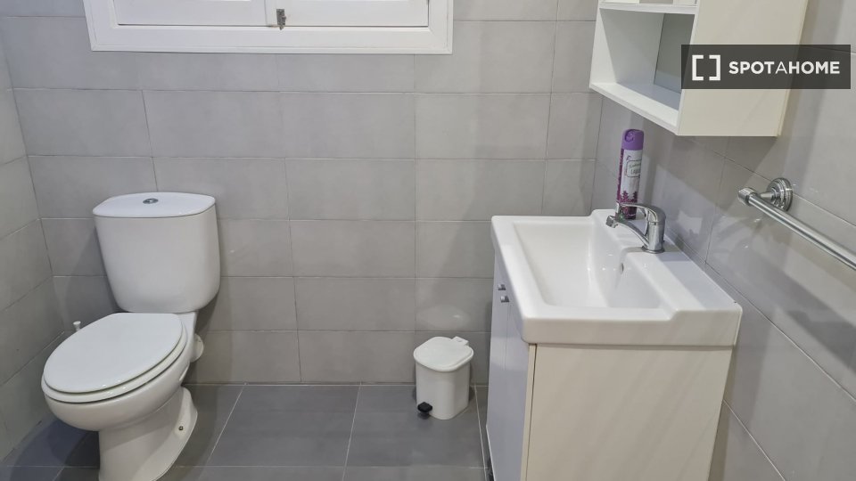 Double room Lisbon, 3 beds — photo 2