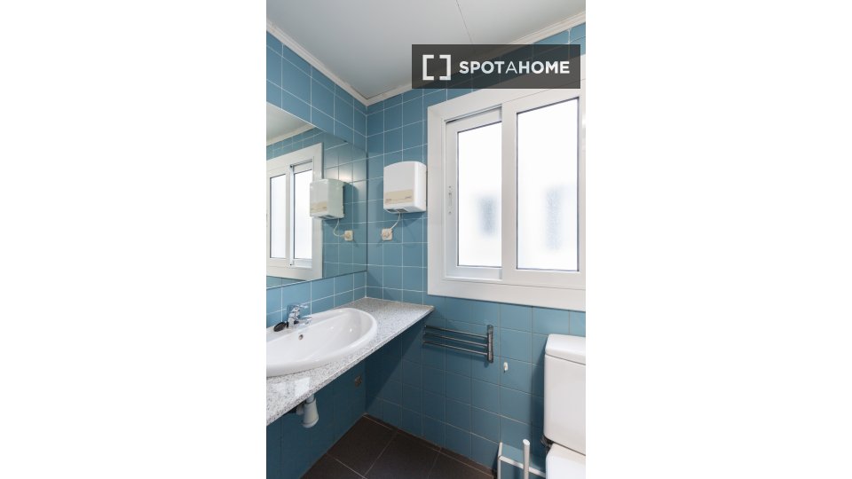 Double room Barcelona, 9 beds, 175m² — photo 8