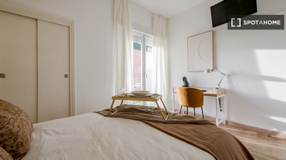 Double room Madrid, 8 beds, 150m² — photo 16