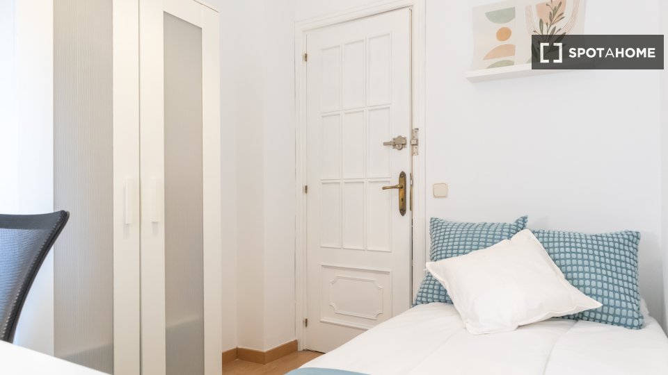 Double room Madrid, 6 beds, 152m² — photo 35