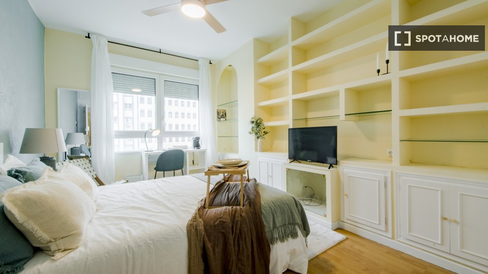 Habitación en piso compartido en Castillejos, Madrid