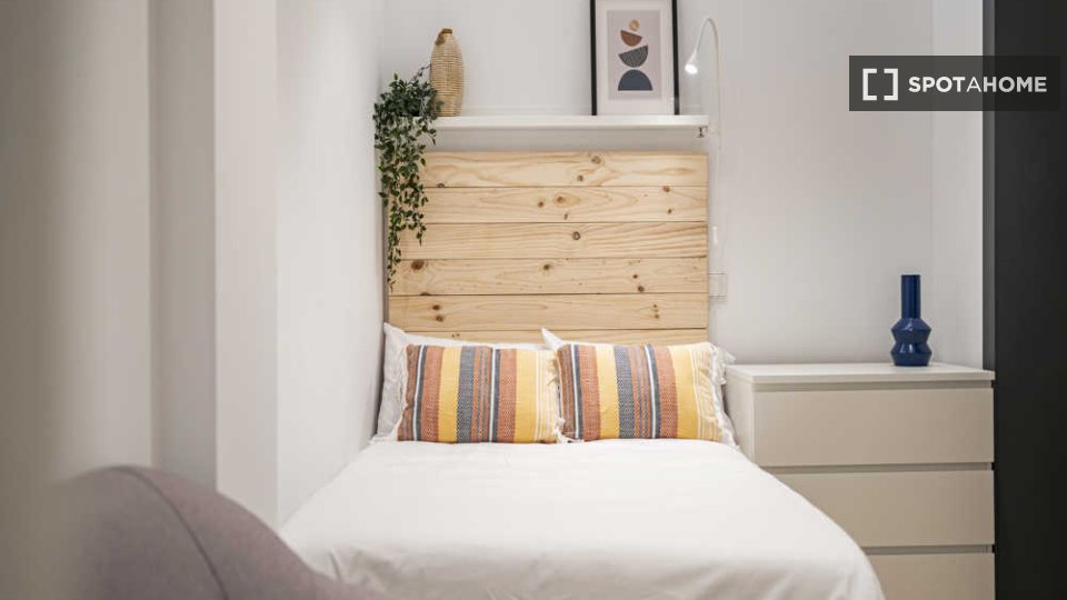 Double room Madrid, 1 bed — photo 20