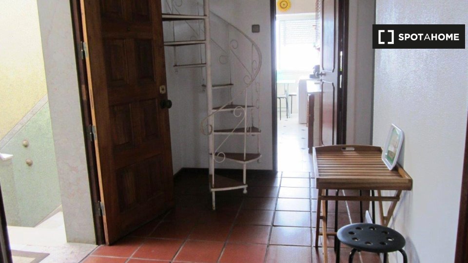 Double room Lisbon, 3 beds, 120m² — photo 14