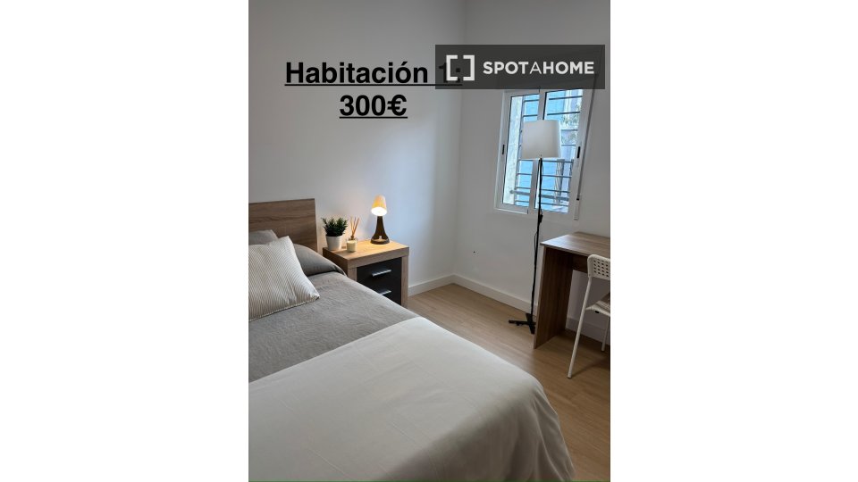 Double room Granada, 4 beds, 80m² — photo 16