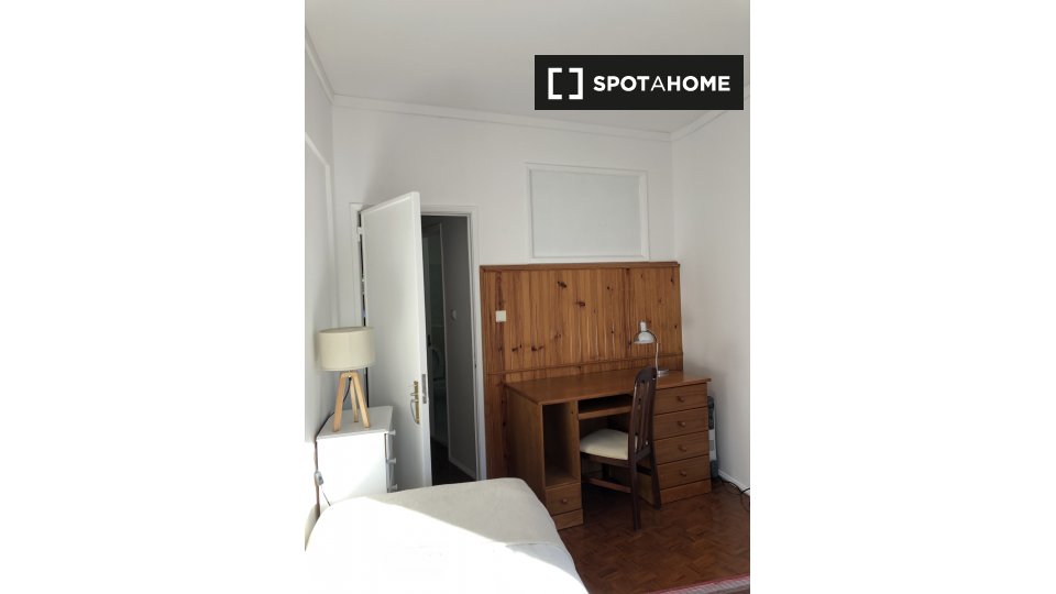 Double room Lisbon, 4 beds, 100m² — photo 17