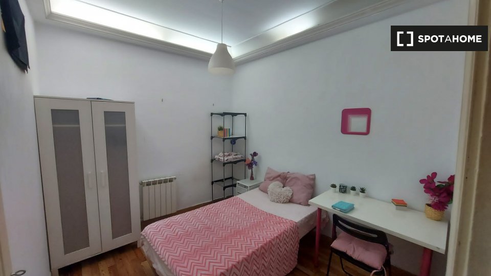Double room Madrid, 7 beds, 180m² — photo 2