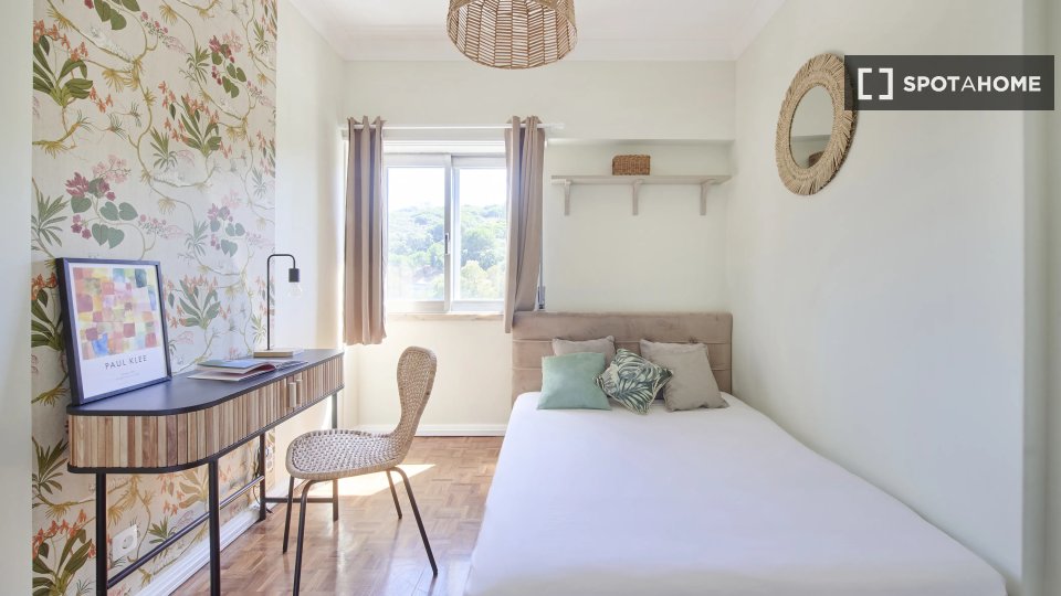 Double room Lisbon, 5 beds — photo 12