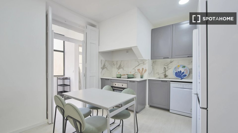 Double room Lisbon, 8 beds — photo 18