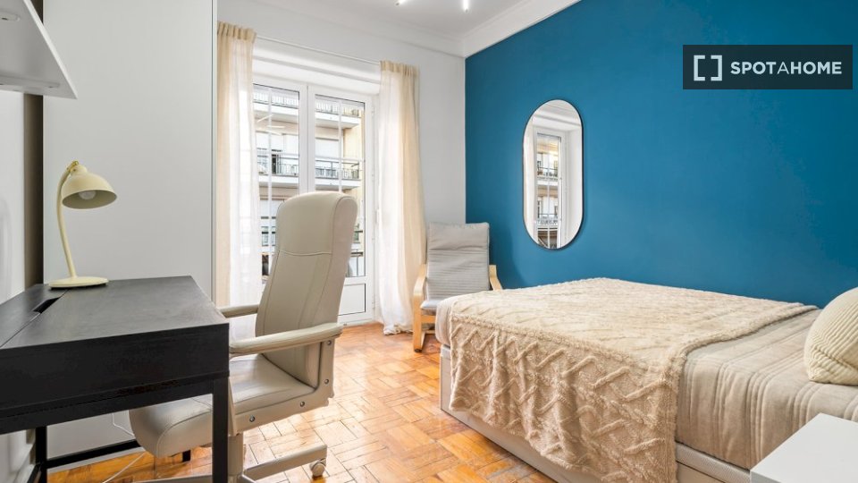 Double room Lisbon, 5 beds — photo 10