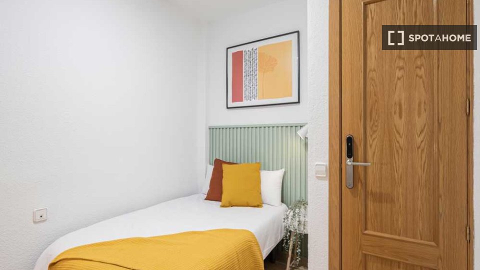 Double room Madrid, 4 beds — photo 30