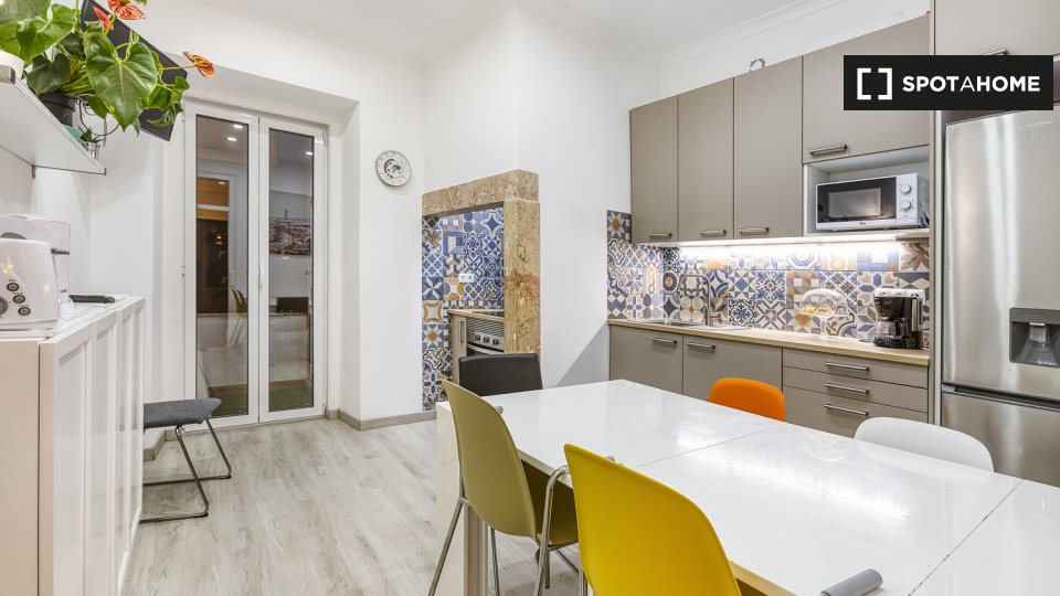 Double room Lisbon, 3 beds, 140m² — photo 4