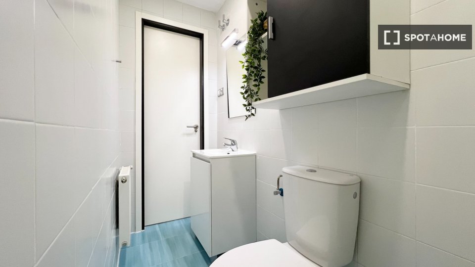 Double room Madrid, 5 beds — photo 11