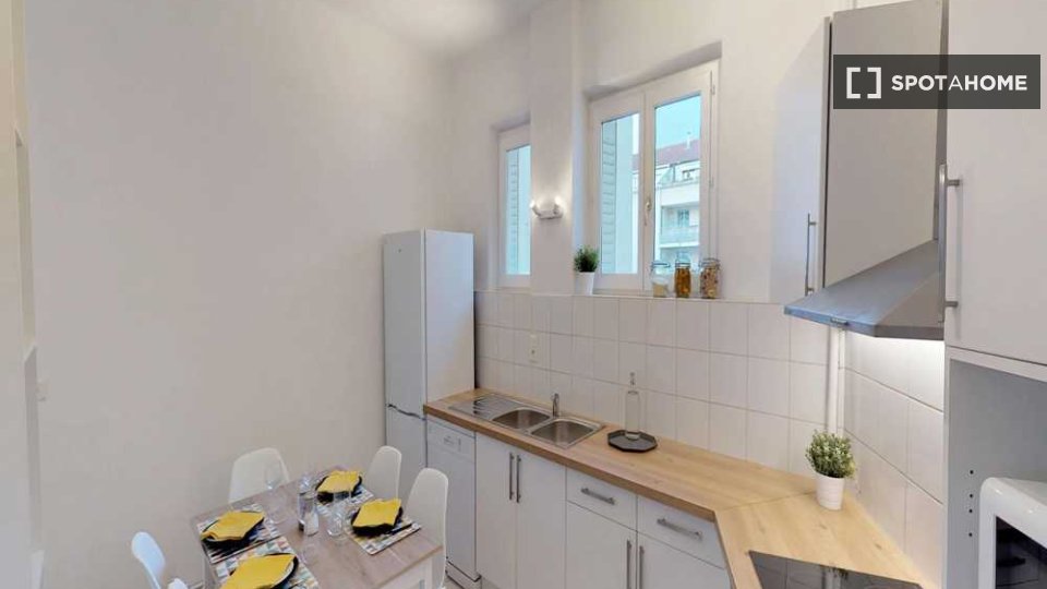 Double room Lyon, 5 beds, 110m² — photo 4