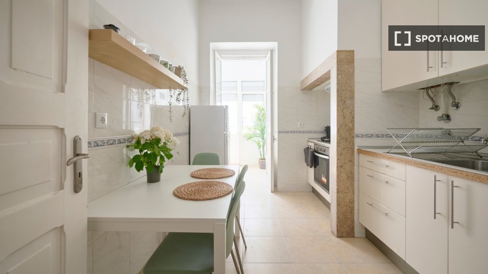 Double room Lisbon, 6 beds — photo 20