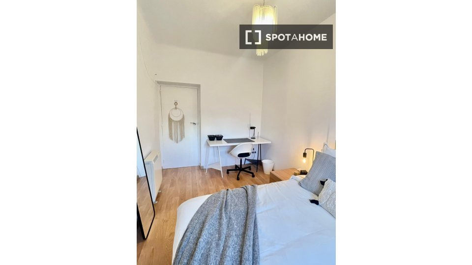Double room Madrid, 3 beds — photo 38