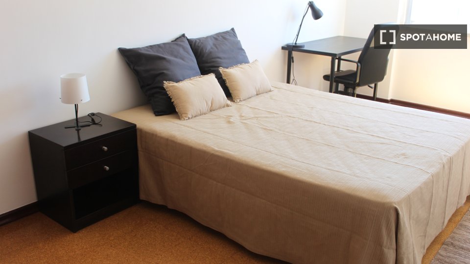 Double room Lisbon, 3 beds, 120m² — photo 2