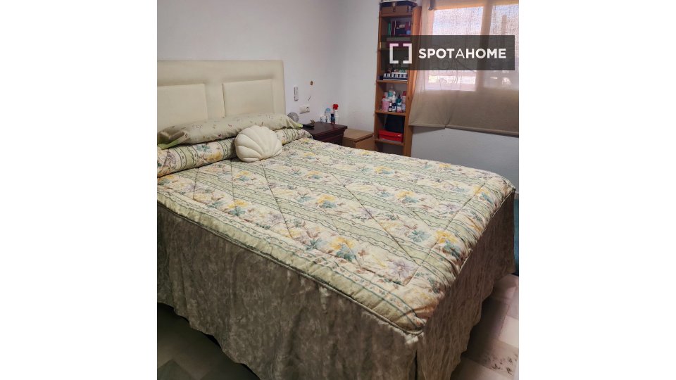 Double room Malaga, 1 bed, 100m² — photo 2