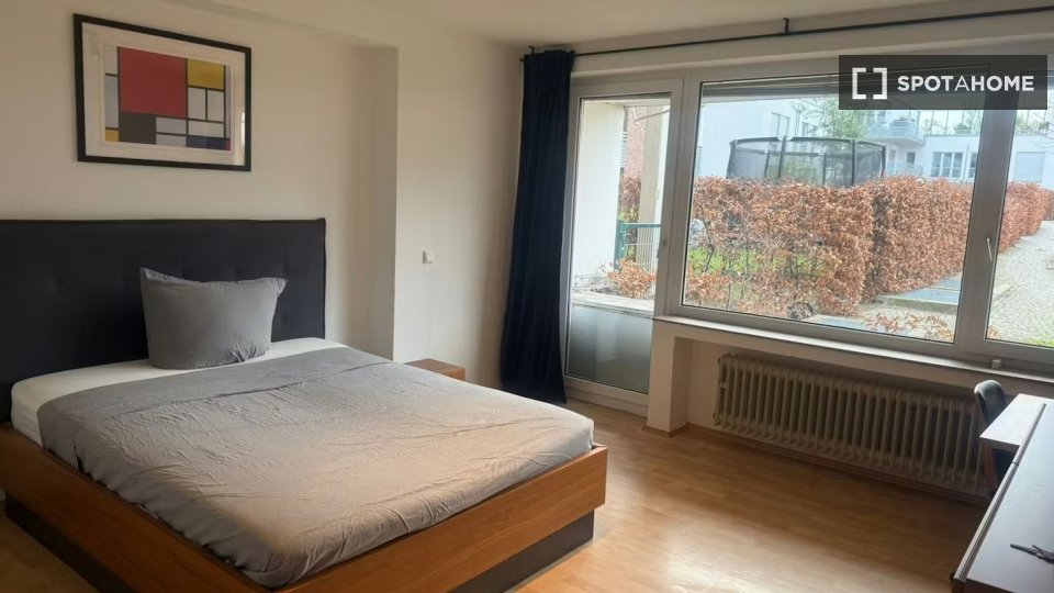 Double room Dusseldorf, 3 beds, 80m² — photo 15